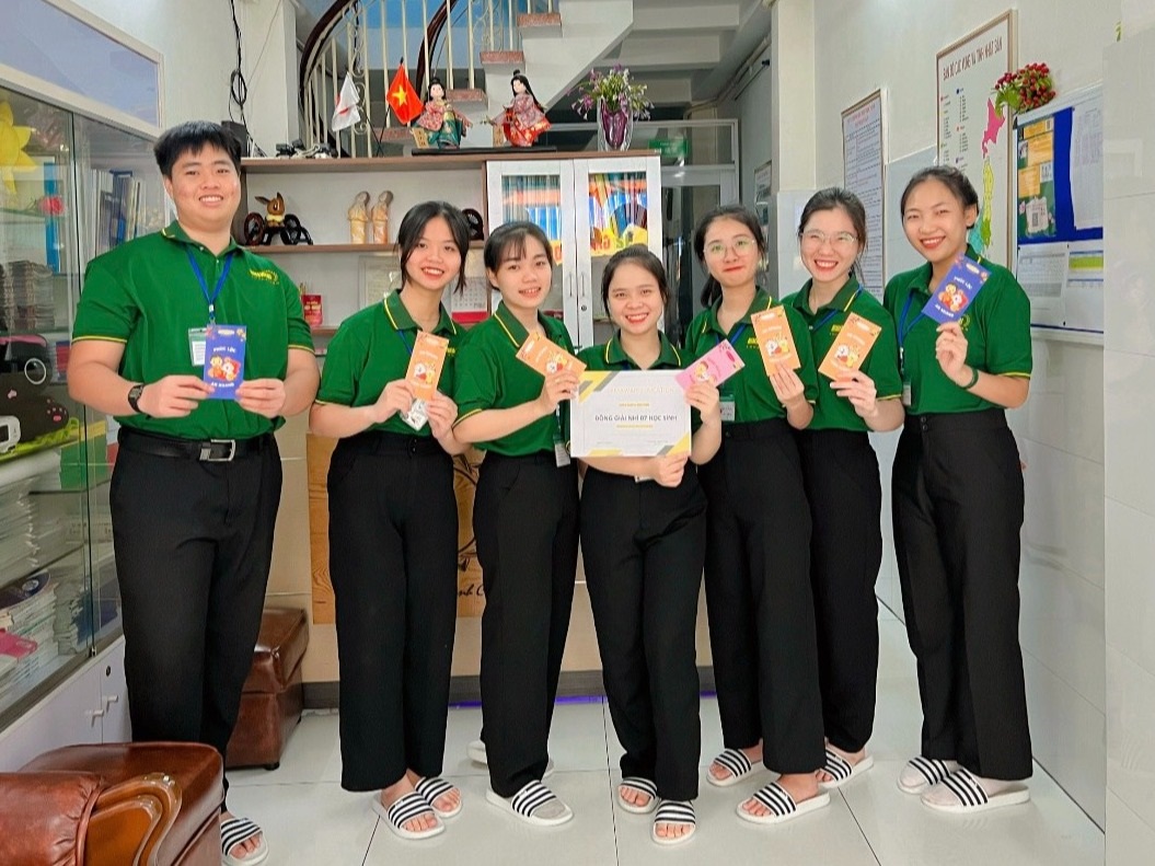 trao thưởng cho các bạn thành tích học tháng 09-2023 22 Webre Pro z ae a d be a trao thưởng cho các bạn thành tích học tháng 09-2023