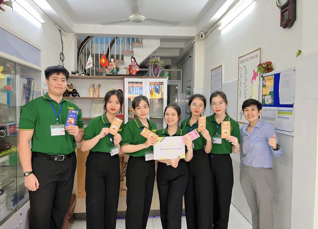 trao thưởng cho các bạn thành tích học tháng 09-2023 13 z b db e e d a d fb trao thưởng cho các bạn thành tích học tháng 09-2023