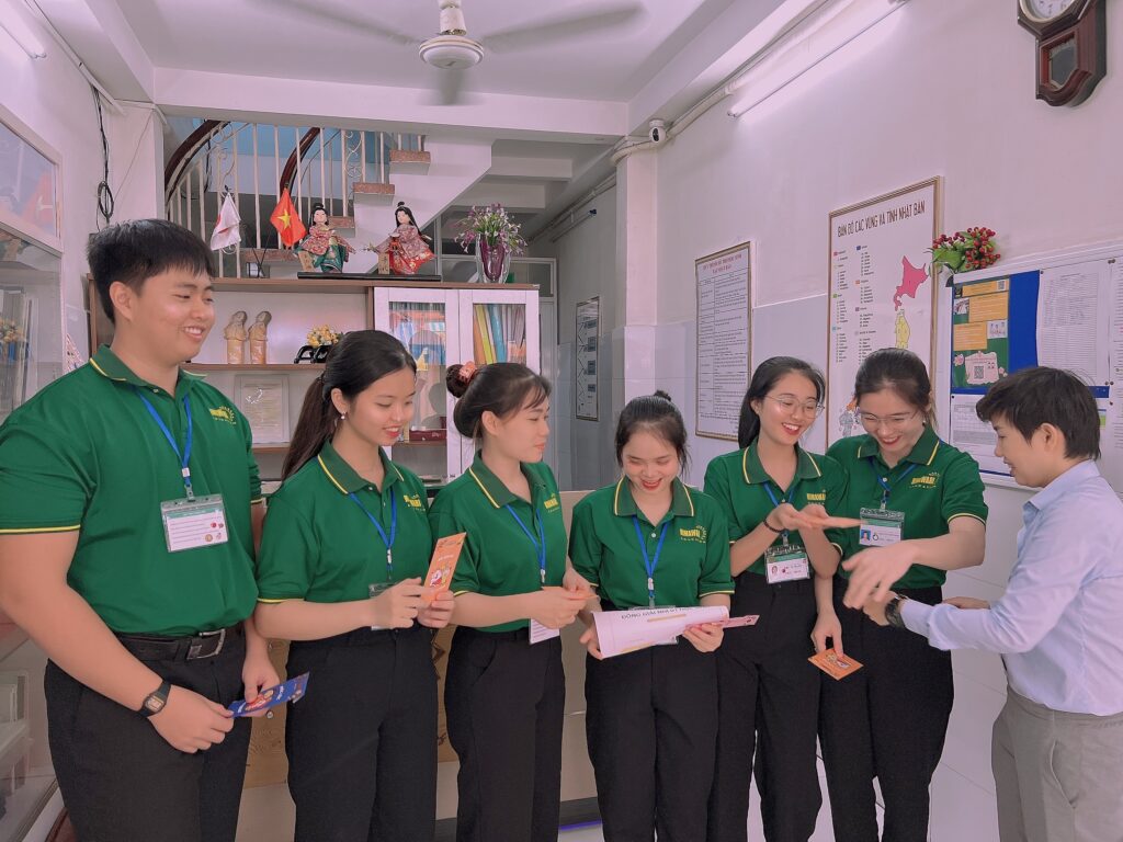 trao thưởng cho các bạn thành tích học tháng 09-2023 14 z b df b a c f trao thưởng cho các bạn thành tích học tháng 09-2023