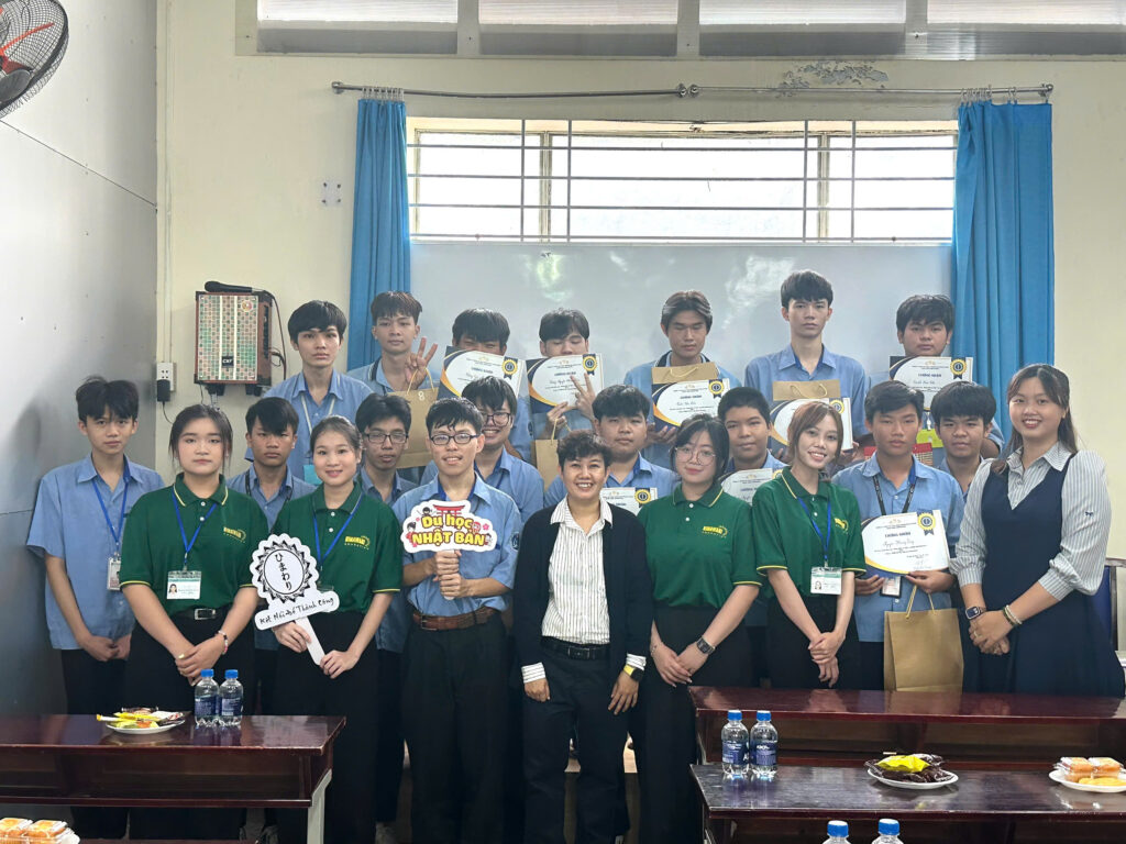 Học sinh Trường THPT Cần Giuộc và Trường Trung cấp nghề Kỹ thuật Công nghệ Hùng Vương tham gia lớp tiếng Nhật giao tiếp học trải nghiệm văn hóa Nhật Bản 9 hv Học sinh Trường THPT Cần Giuộc và Trường Trung cấp nghề Kỹ thuật Công nghệ Hùng Vương tham gia lớp tiếng Nhật giao tiếp học trải nghiệm văn hóa Nhật Bản