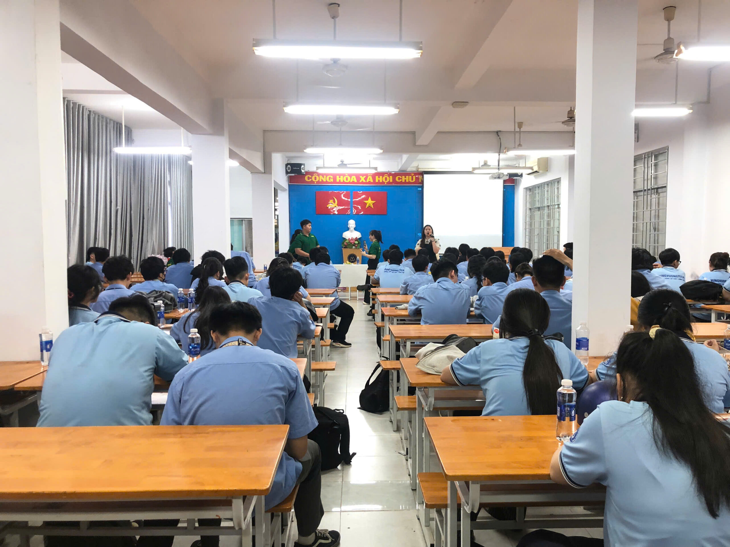HỘI THẢO HƯỚNG NGHIỆP DU HỌC NHẬT BẢN TẠI TRƯỜNG TRUNG CẤP NGHỀ KỸ THUẬT CÔNG NGHỆ HÙNG VƯƠNG 19 z bf a f bb bf d b f scaled HỘI THẢO HƯỚNG NGHIỆP DU HỌC NHẬT BẢN TẠI TRƯỜNG TRUNG CẤP NGHỀ KỸ THUẬT CÔNG NGHỆ HÙNG VƯƠNG